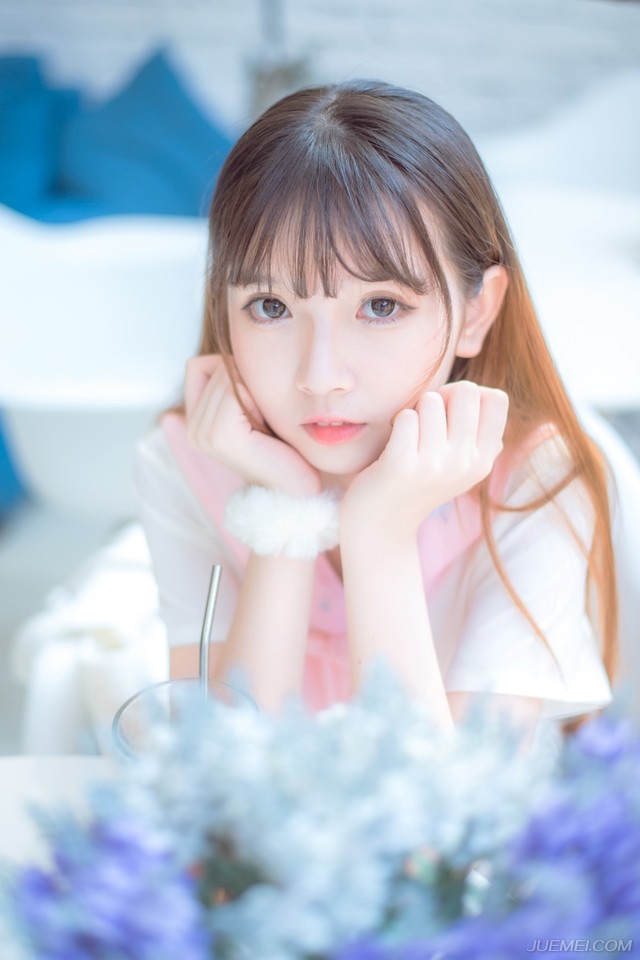 “喏！”管家连忙点点头，快步离开。